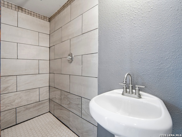 Image 29 of 39 For 4431 Oak Roset