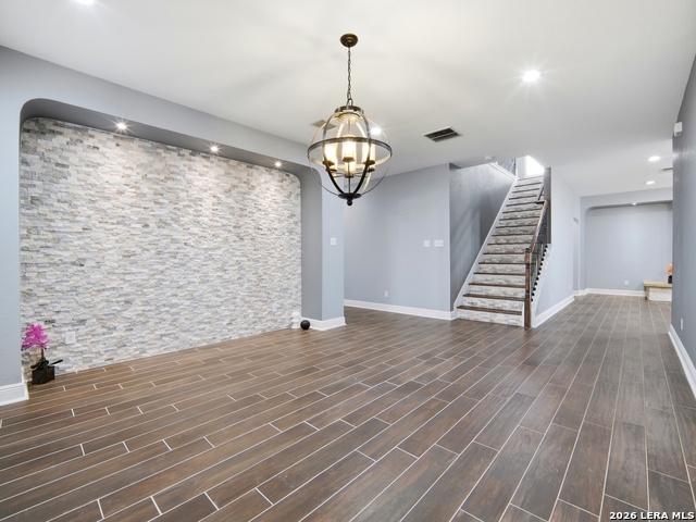 Image 7 of 39 For 4431 Oak Roset