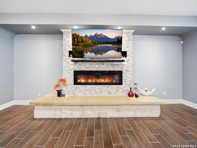 Image 9 of 39 For 4431 Oak Roset