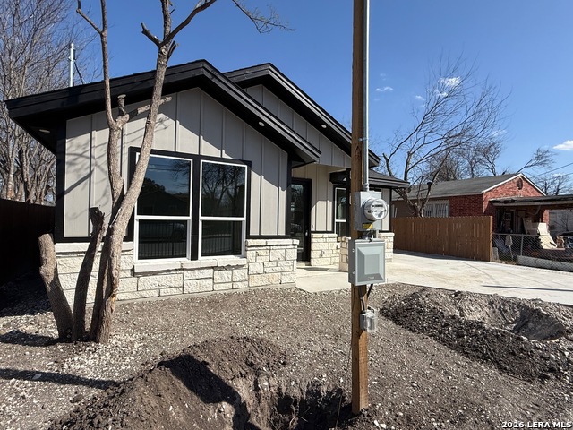 Image 3 of 32 For 810 San Eduardo Ave. S