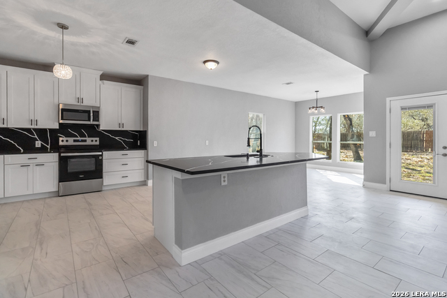 Listing photo id 8 for 3938 New Mathis