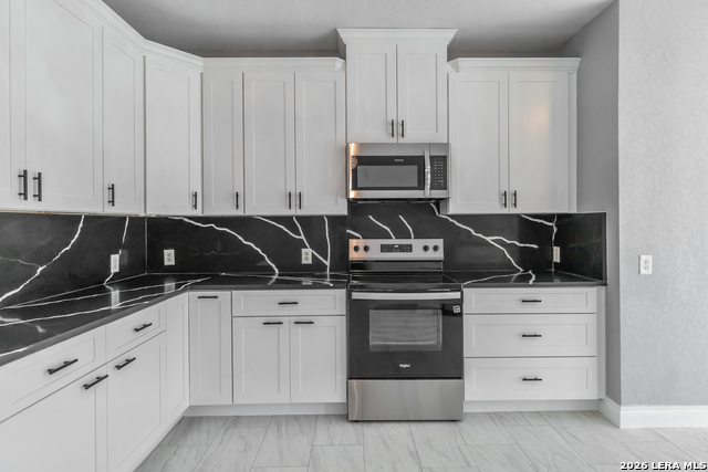 Listing photo id 11 for 3938 New Mathis