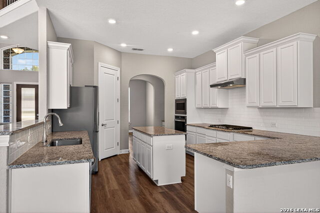 Listing photo id 12 for 588 Texas  