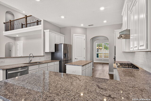 Listing photo id 13 for 588 Texas  