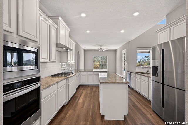 Listing photo id 14 for 588 Texas  