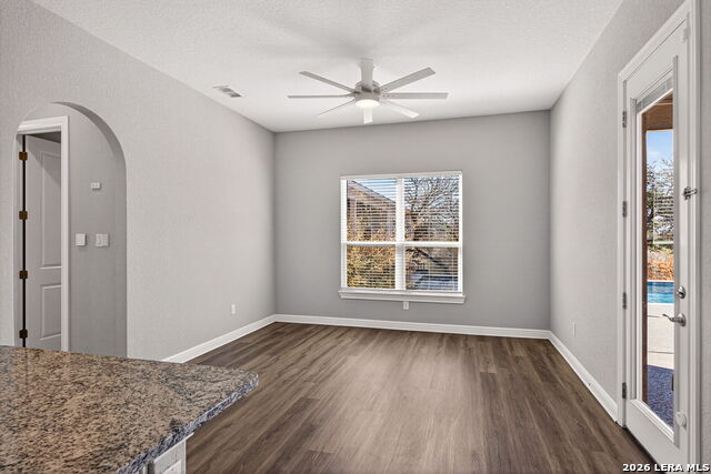 Listing photo id 15 for 588 Texas  