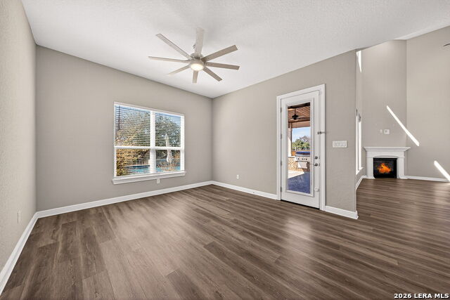 Listing photo id 16 for 588 Texas  