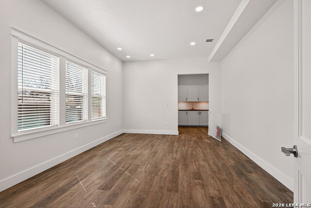 Listing photo id 56 for 588 Texas  
