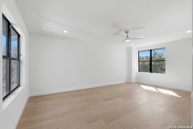 Image 25 of 30 For 319 Terra Alta E