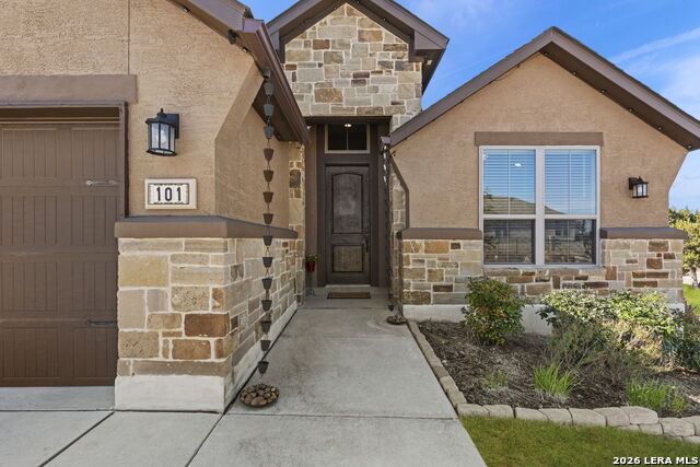 Listing photo id 2 for 101 Amarosa  