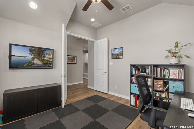 Listing photo id 5 for 101 Amarosa  