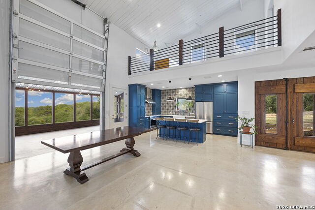 Listing photo id 1 for 2870 Rebecca Creek