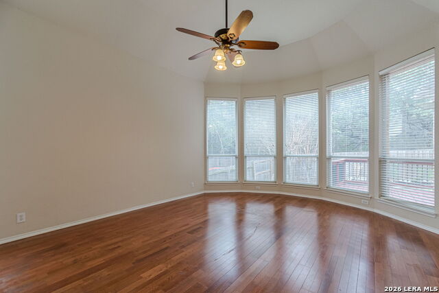 Image 21 of 50 For 843 Peg Oak  