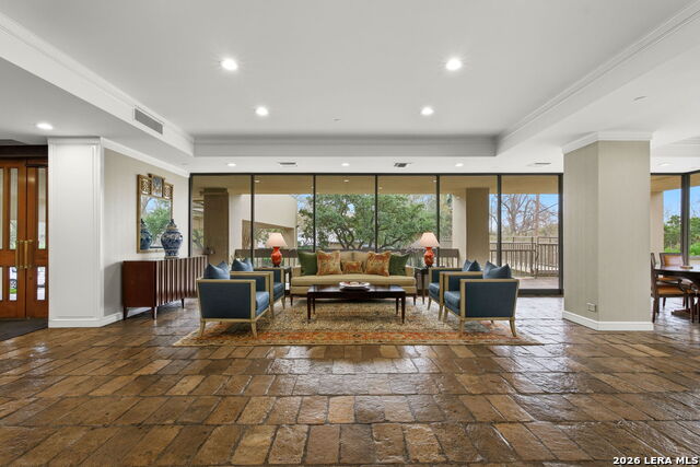 Image 3 of 29 For 4001 New Braunfels N Apt 300a