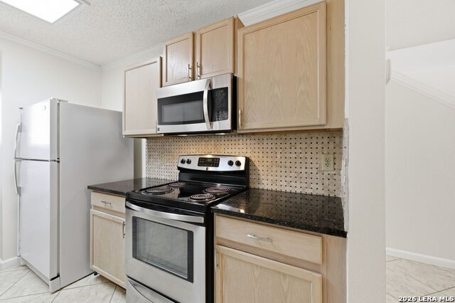 Image 10 of 43 For 5506 Kenton Bluff