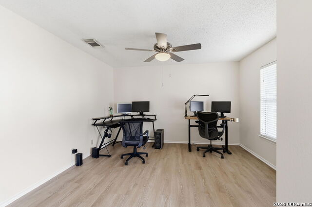 Image 21 of 43 For 5506 Kenton Bluff