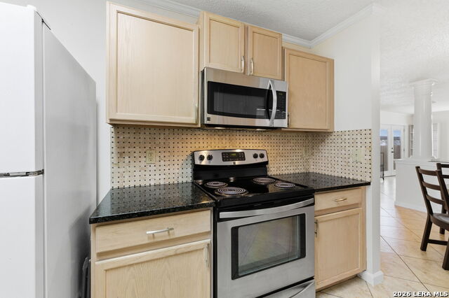 Image 6 of 43 For 5506 Kenton Bluff