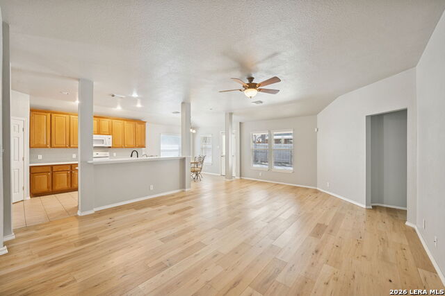 Image 11 of 34 For 626 Rexton  