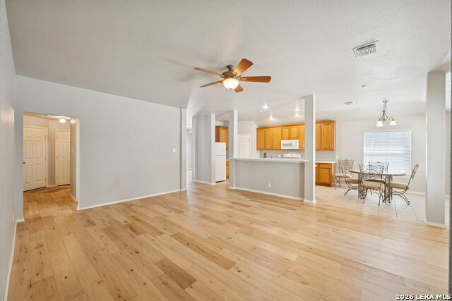 Image 12 of 34 For 626 Rexton  