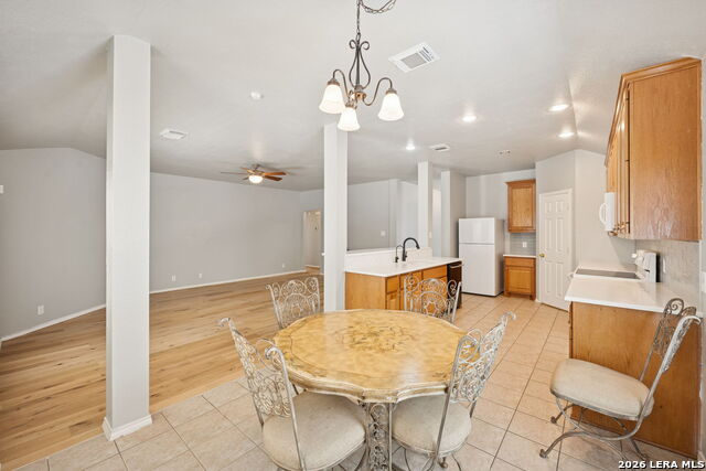 Image 14 of 34 For 626 Rexton  