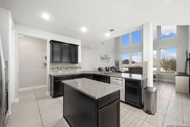 Image 4 of 18 For 907 Highland Vista