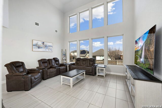 Image 8 of 18 For 907 Highland Vista