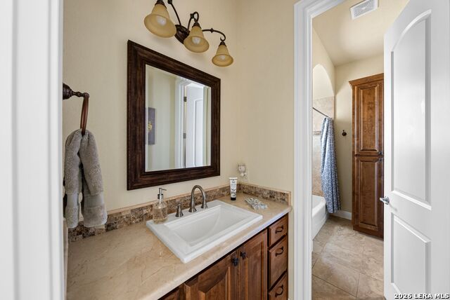 Listing photo id 14 for 970 Flightline