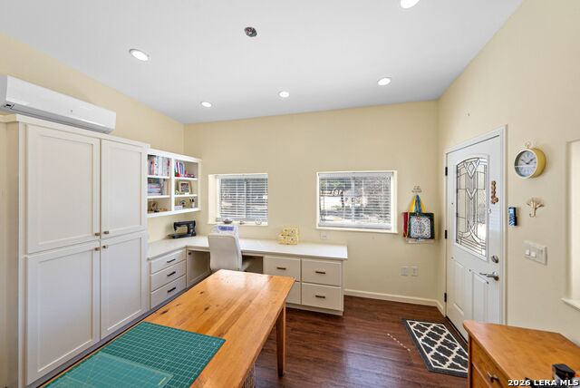 Listing photo id 17 for 970 Flightline