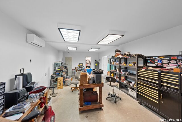 Listing photo id 21 for 970 Flightline