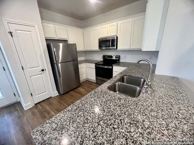 Image 5 of 18 For 10335 Lynwood Creek  102