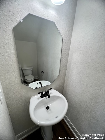 Image 7 of 18 For 10335 Lynwood Creek  102