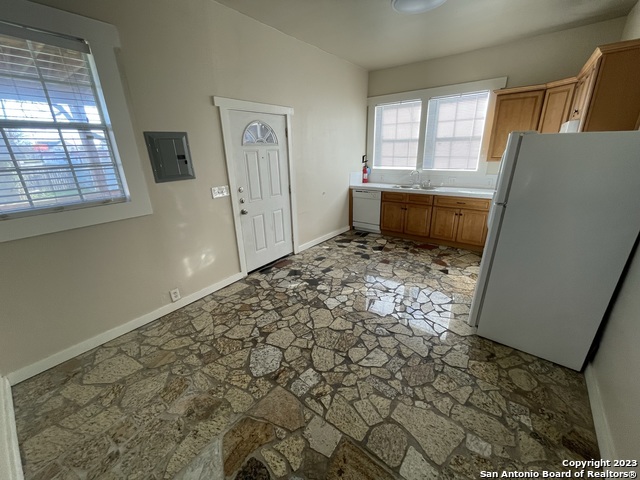 Image 7 of 14 For 102 Bailey Ave  1