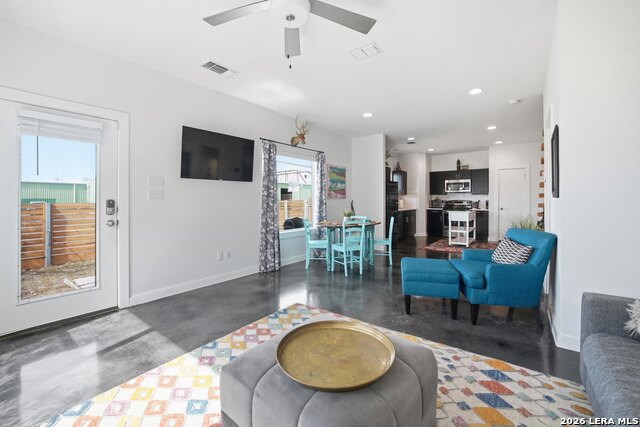 Image 13 of 29 For 716 Cherry N