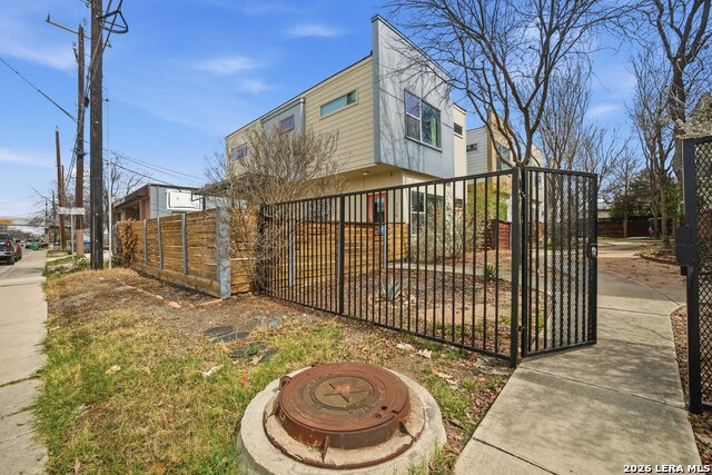 Image 3 of 29 For 716 Cherry N