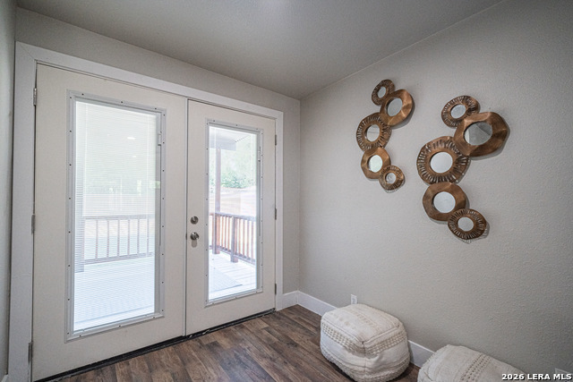 Image 18 of 43 For 159 Hackberry Avenue S