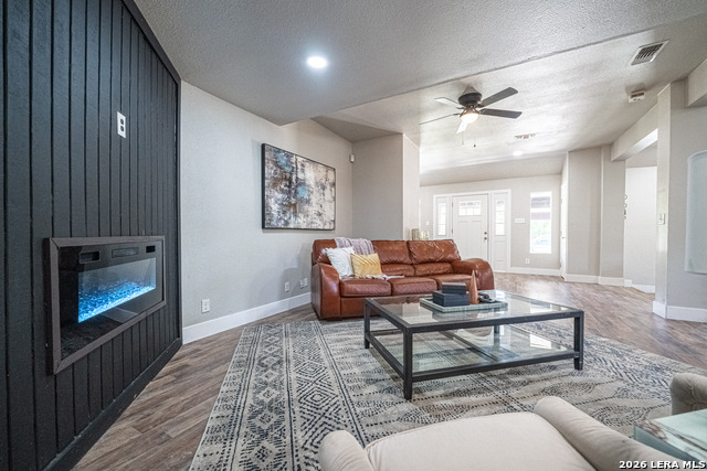 Image 19 of 43 For 159 Hackberry Avenue S