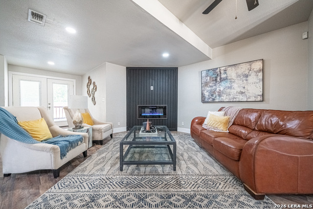 Image 20 of 43 For 159 Hackberry Avenue S