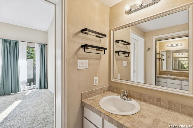 Image 10 of 29 For 11815 Vance Jackson  704