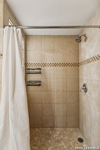 Image 11 of 29 For 11815 Vance Jackson  704