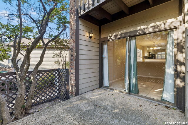 Image 16 of 29 For 11815 Vance Jackson  704