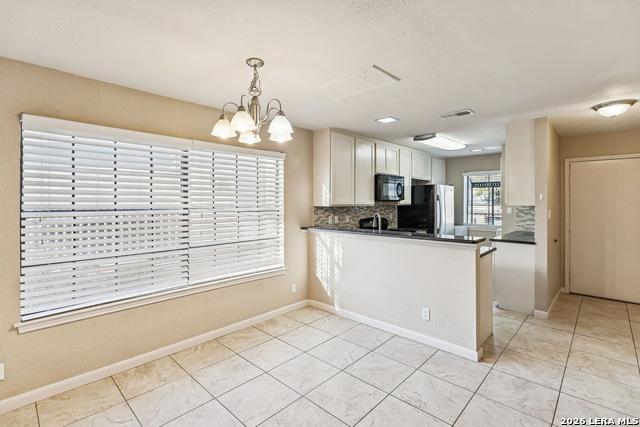 Image 23 of 29 For 11815 Vance Jackson  704