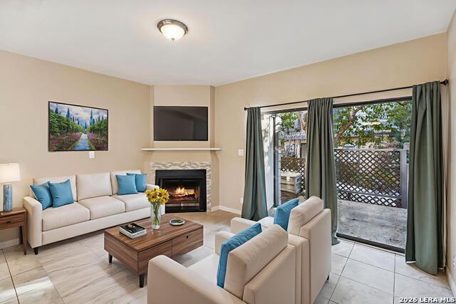 Image 4 of 29 For 11815 Vance Jackson  704