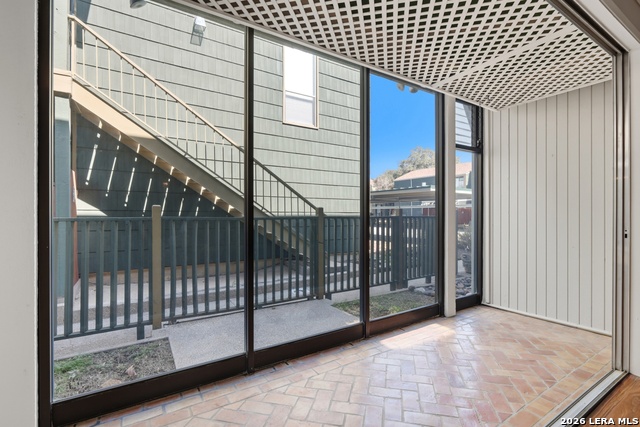 Listing photo id 3 for 3678 Hidden Dr  902