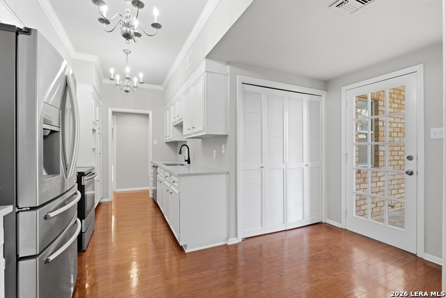 Listing photo id 7 for 3678 Hidden Dr  902