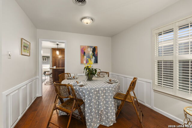 Image 11 of 50 For 2126 Lawndale Dr. E