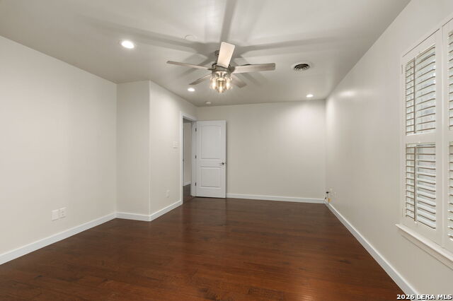 Image 21 of 50 For 2126 Lawndale Dr. E