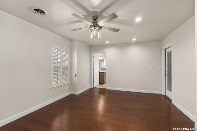 Image 22 of 50 For 2126 Lawndale Dr. E