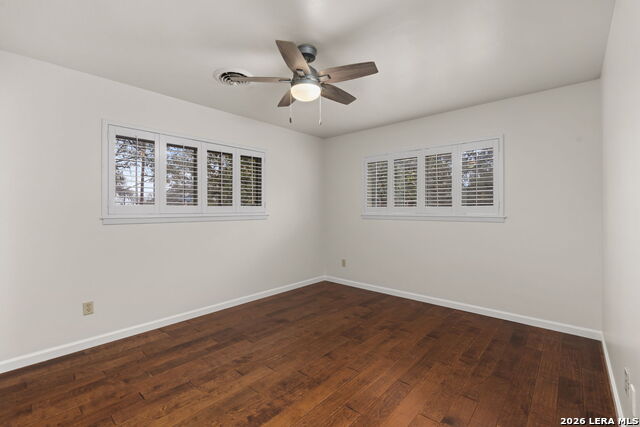 Image 32 of 50 For 2126 Lawndale Dr. E