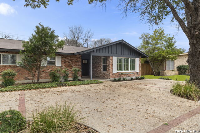 Image 4 of 50 For 2126 Lawndale Dr. E