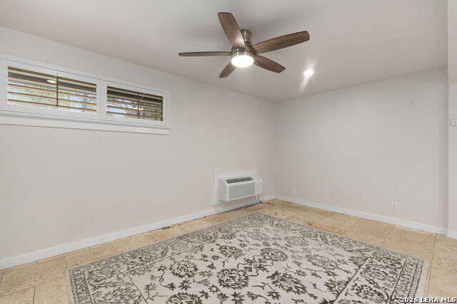 Image 42 of 50 For 2126 Lawndale Dr. E